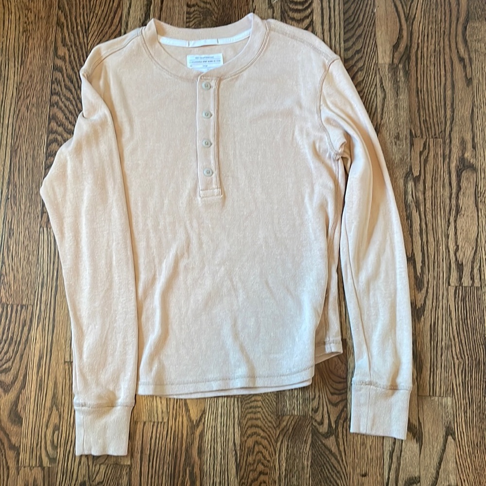 Rei Henley in tan
